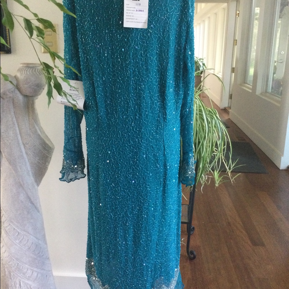 New Dress - Picture 5 of 6